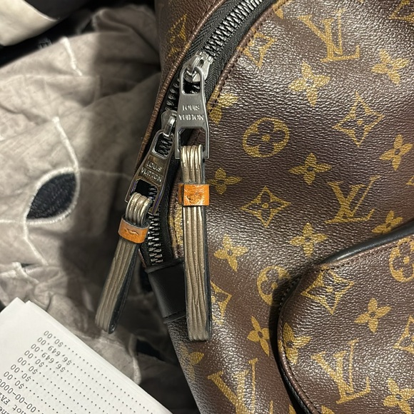 Louis Vuitton Monogram Discovery Backpack - Picture 6 of 17